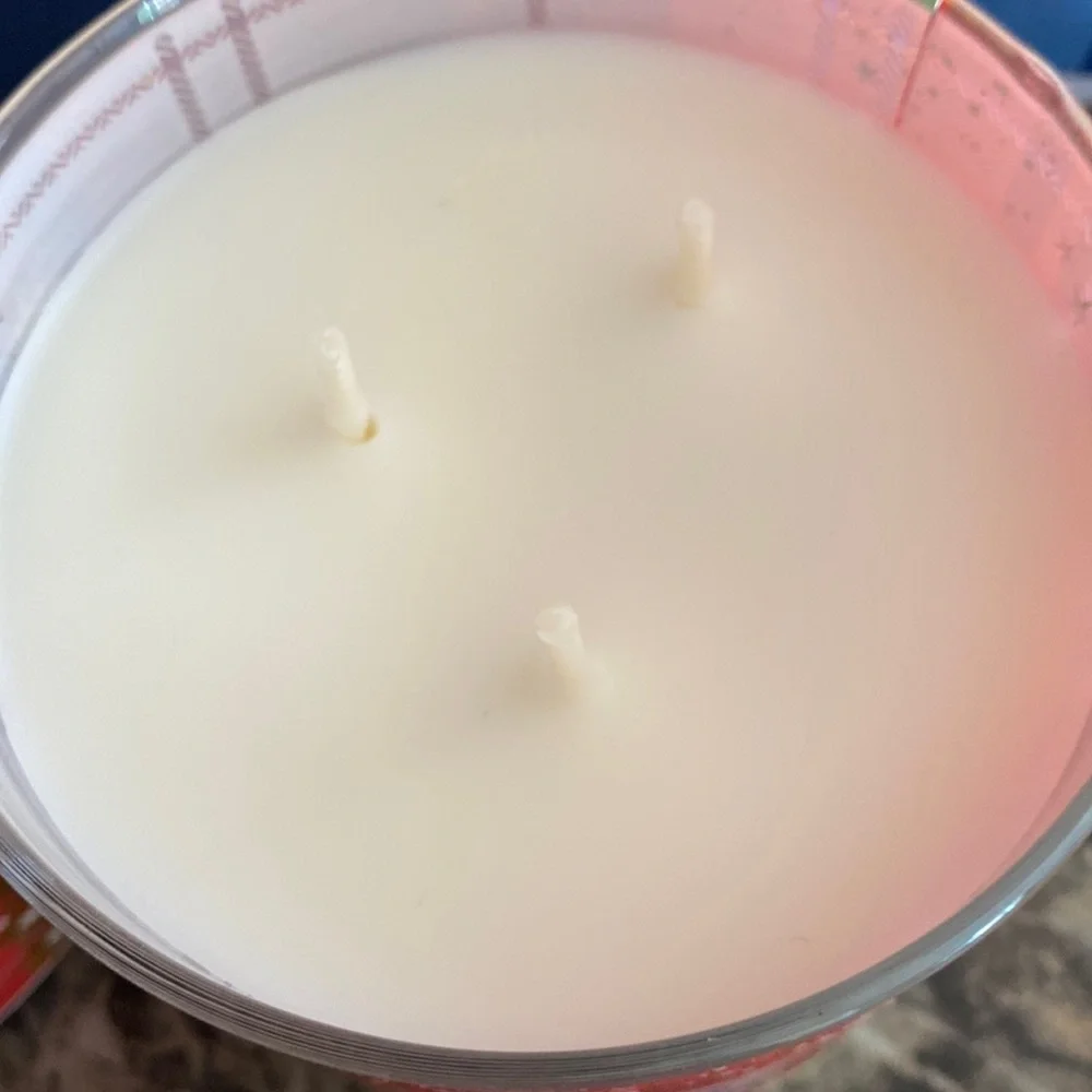 Bath & Body Works 3-Wick candles - Picture 7 of 7